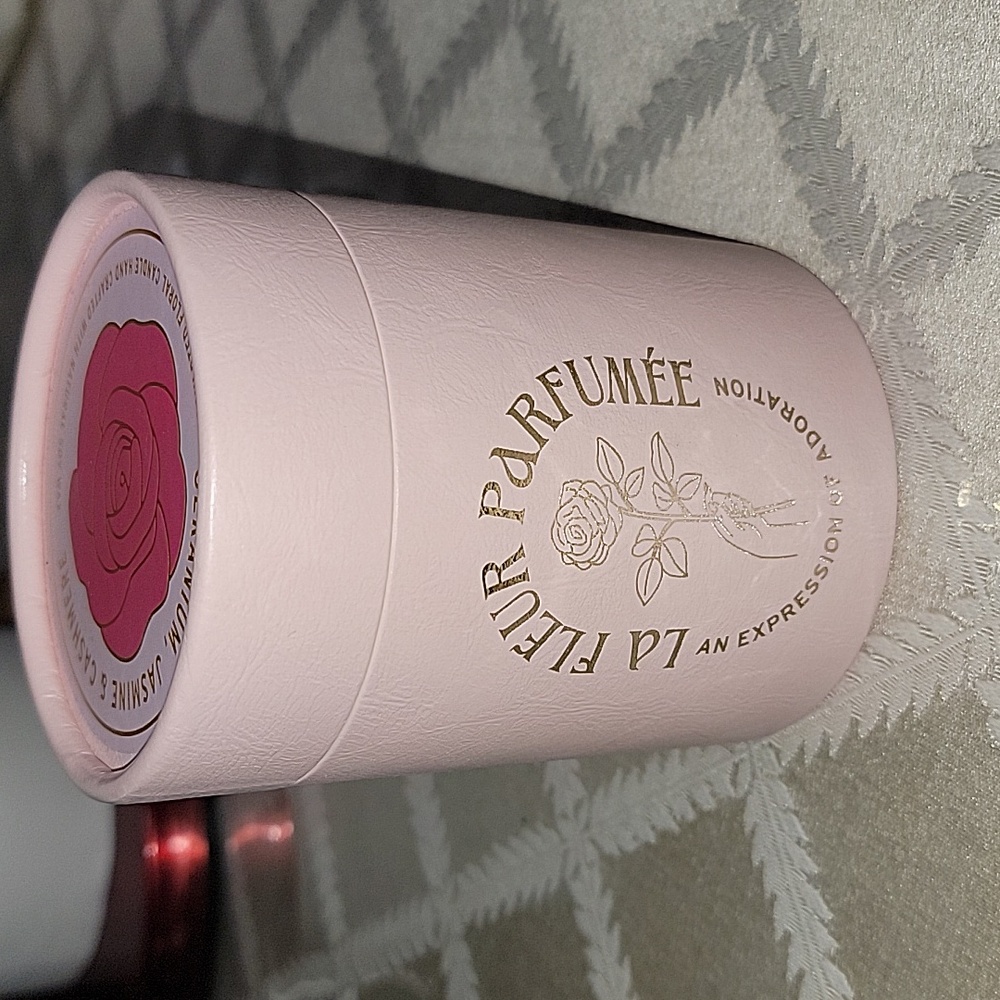 LA FLEUR CASHMERE ROSE CANDLE - Picture 2 of 5